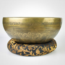 Carica l'immagine nel visualizzatore di Gallery, Campana tibetana realizzata artigianalmente -1400 gr