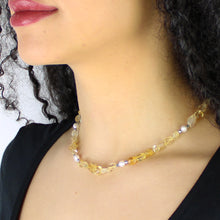 Carica l'immagine nel visualizzatore di Gallery, Collana girocollo burattatine quarzo citrino, ematite e perle