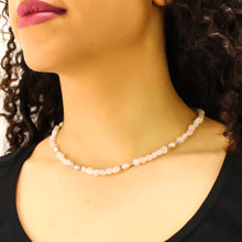 Carica l'immagine nel visualizzatore di Gallery, Girocollo quarzo rosa ematite e perle di fiume