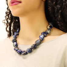 Carica l'immagine nel visualizzatore di Gallery, Collana girocollo burattate sodalite