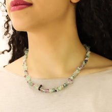 Carica l'immagine nel visualizzatore di Gallery, Collana girocollo chips fluorite