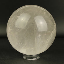 Carica l'immagine nel visualizzatore di Gallery, Sfera cristallo di rocca