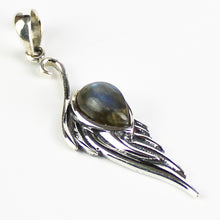 Carica l'immagine nel visualizzatore di Gallery, Ciondolo ala labradorite e argento 925