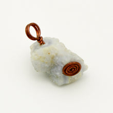 Carica l'immagine nel visualizzatore di Gallery, Ciondolo agata pizzo blu grezzo irregolare con filo di rame