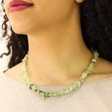 Carica l'immagine nel visualizzatore di Gallery, Collana girocollo chips prehnite