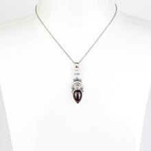 Carica l'immagine nel visualizzatore di Gallery, Ciondolo granato e argento 925-3 gr