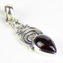 Carica l'immagine nel visualizzatore di Gallery, Ciondolo granato e argento 925-3 gr