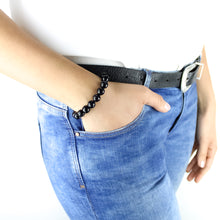 Carica l'immagine nel visualizzatore di Gallery, Bracciale unisex Agata nera 10 mm sfaccettati