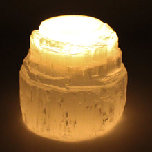 Carica l'immagine nel visualizzatore di Gallery, Portacandele selenite bianco forma torretta