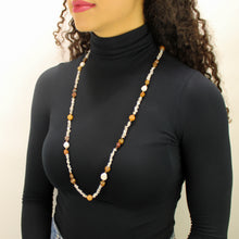 Carica l'immagine nel visualizzatore di Gallery, Collana media burattatine di pietra di luna e agata con ematite e perle di fiume