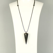 Carica l'immagine nel visualizzatore di Gallery, Ciondolo Shungite, forma pendolo, con laccio