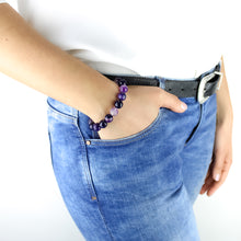 Carica l'immagine nel visualizzatore di Gallery, Bracciale unisex Agata viola 10 mm sfaccettati
