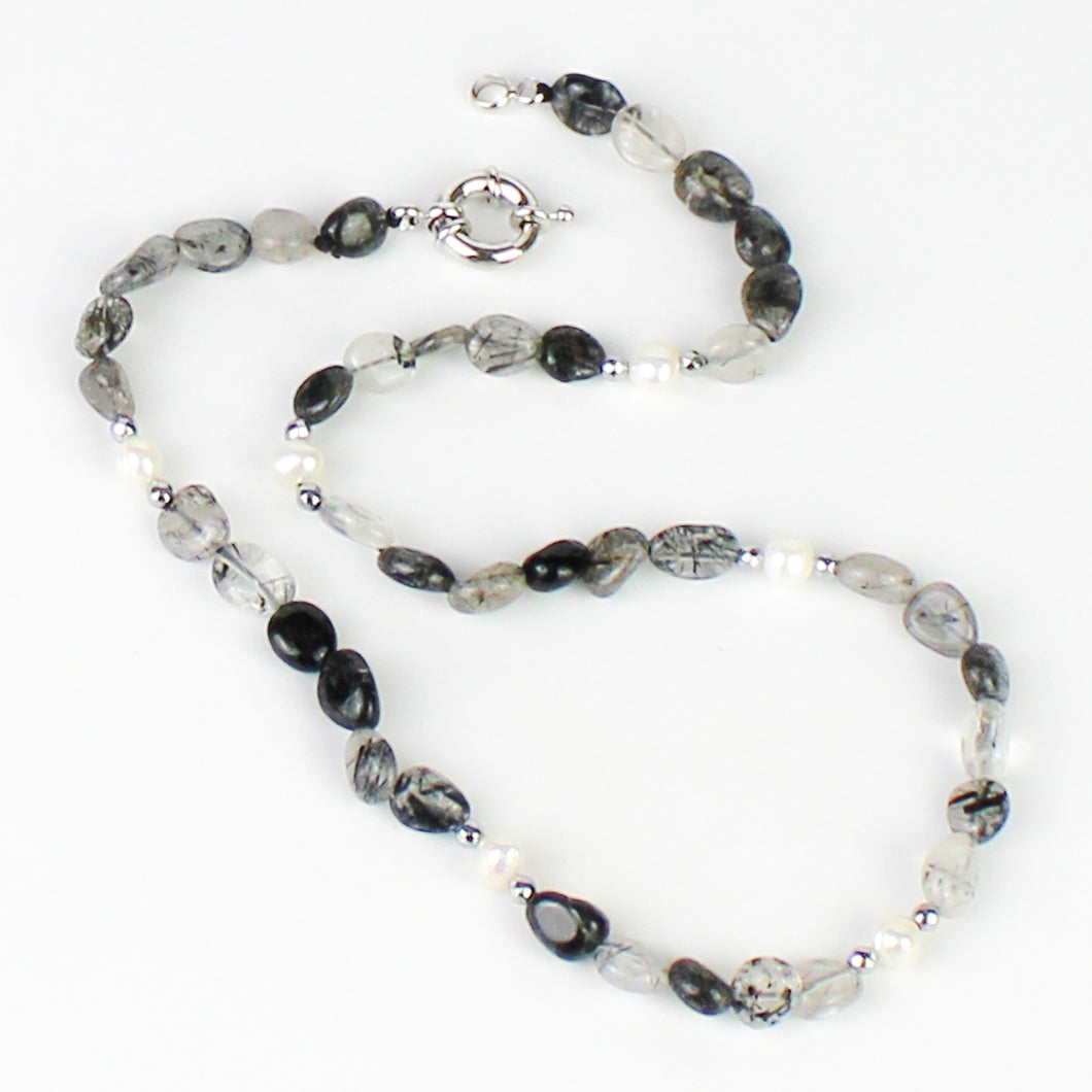 Collana girocollo burattatine quarzo tormalinato, ematite e perle