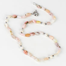Carica l&#39;immagine nel visualizzatore di Gallery, Collana girocollo burattatine opale rosa, ematite e perle
