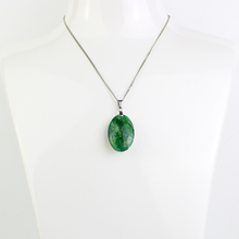 Carica l'immagine nel visualizzatore di Gallery, Ciondolo fuchsite forma ovale

