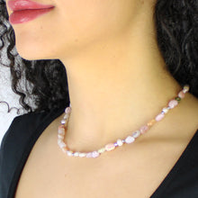 Carica l&#39;immagine nel visualizzatore di Gallery, Collana girocollo burattatine opale rosa, ematite e perle
