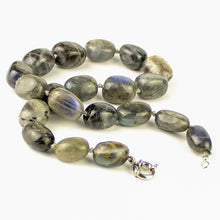 Carica l&#39;immagine nel visualizzatore di Gallery, Collana girocollo burattate labradorite
