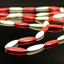 Carica l&#39;immagine nel visualizzatore di Gallery, Collana lunga madreperla vari colori, bianco naturale e rosso
