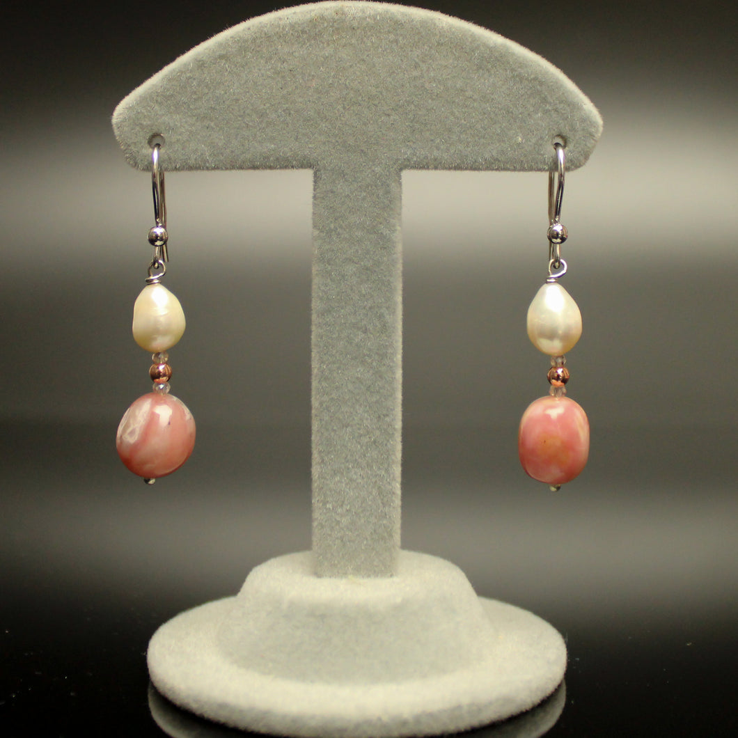 Orecchini pendenti opale rosa, ematite, perla di fiume e cristalli, con monachelle in argento 925