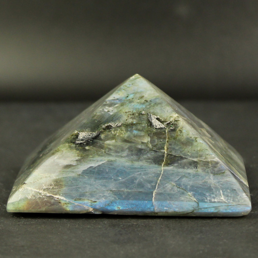 Piramide labradorite