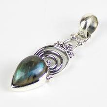 Carica l&#39;immagine nel visualizzatore di Gallery, Ciondolo labradorite e argento 925-3 gr
