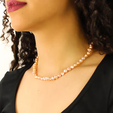 Carica l&#39;immagine nel visualizzatore di Gallery, Girocollo perle di fiume rosa cipria irregolari

