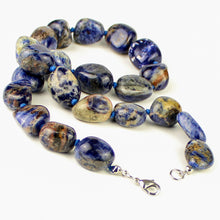 Carica l&#39;immagine nel visualizzatore di Gallery, Collana girocollo burattate sodalite
