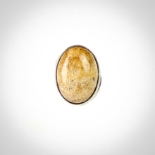 Carica l&#39;immagine nel visualizzatore di Gallery, Anello corallo fossile e argento 925-16 gr
