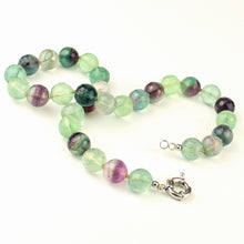 Carica l&#39;immagine nel visualizzatore di Gallery, Collana girocollo fluorite 14 mm sfaccettati
