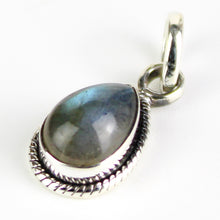 Carica l&#39;immagine nel visualizzatore di Gallery, Ciondolo labradorite e argento 925-2 gr
